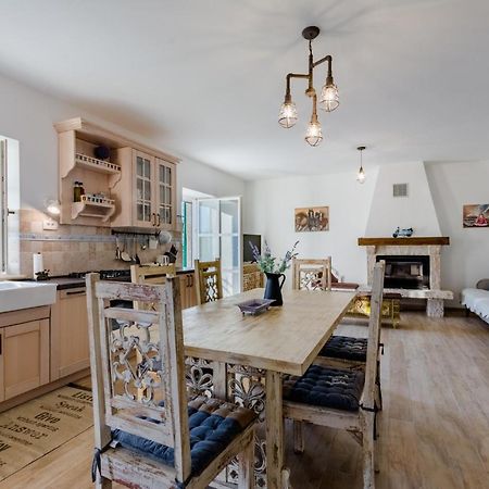 Holiday Home Rustic Kraljici Екстериор снимка